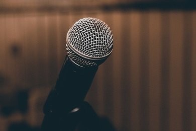 Glasgow Comedy Festival to host first dementia-friendly gig after elderly described Stand-Up as 'inaccessible'.