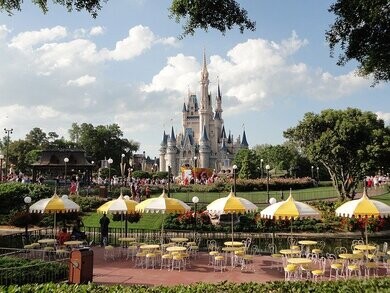 Mum wants 'last Disneyland trip' before girl, 5, with dementia forgets everything